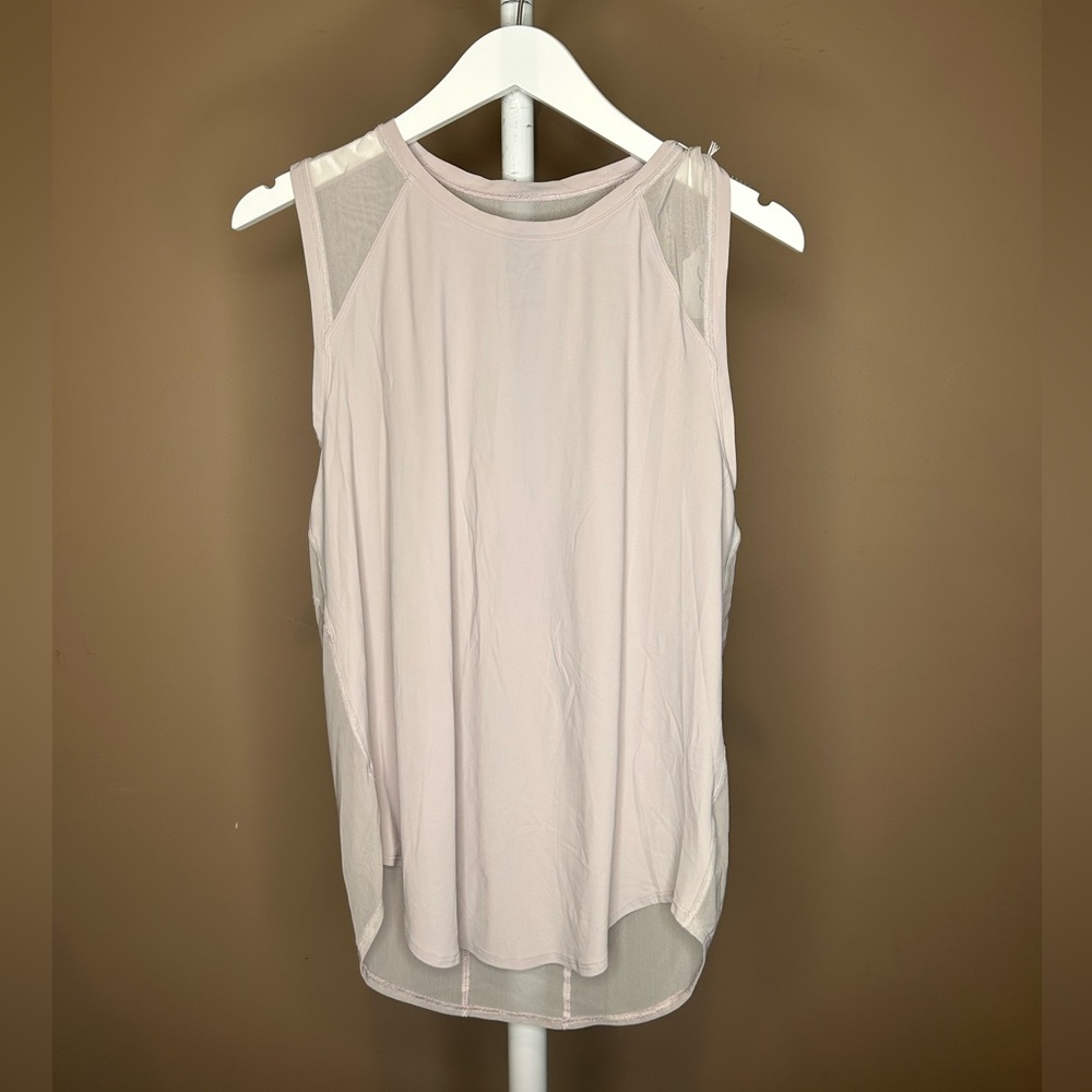 Lululemon Women’s Athletic Mesh Top EUC